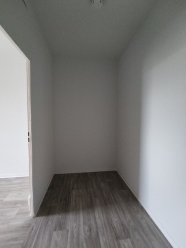 "Wohnen für die Familie: Großzügige 4-Zimmer-Wohnung mit Balkon"