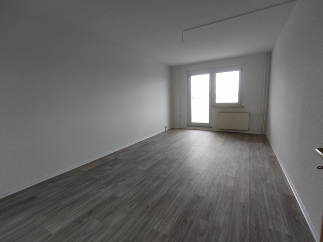 "Wohnen für die Familie: Großzügige 4-Zimmer-Wohnung mit Balkon"