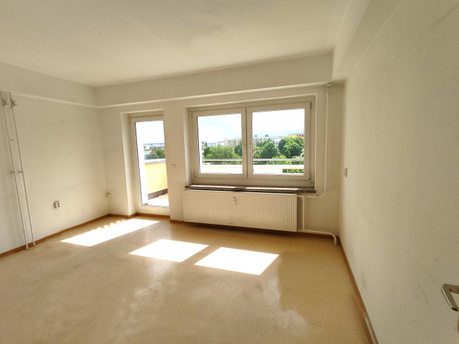 "Geräumige 3-4 Zimmer Wohnung mit guter Aussicht - Ihr neues Zuhause mit viel Platz!"