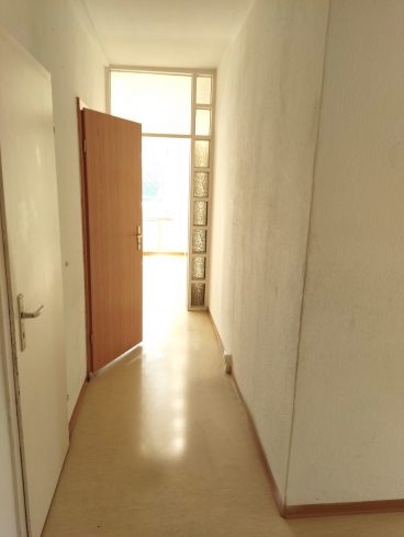 "Geräumige 3-4 Zimmer Wohnung mit guter Aussicht - Ihr neues Zuhause mit viel Platz!"